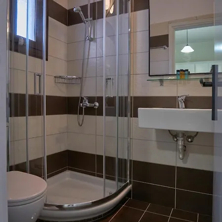 Lägenhetshotell Fiona Corfu Roda (Corfu)